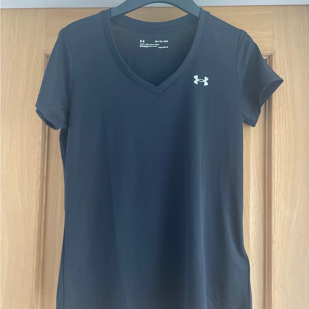 Under Armour Women's Navy V-Neck Tee
